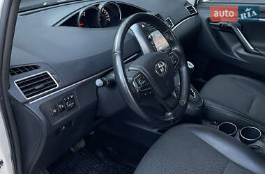 Минивэн Toyota Verso 2017 в 