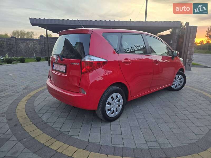 Мінівен Toyota Verso 2012 в Луцьку