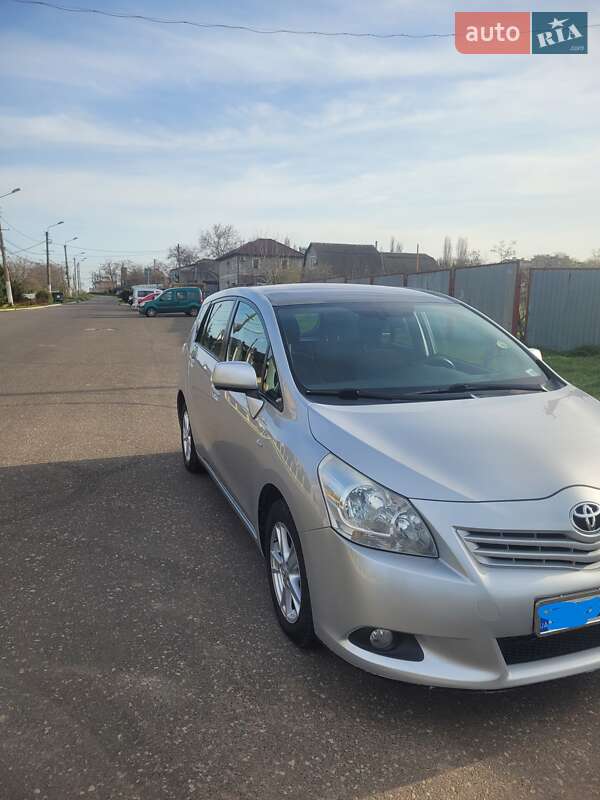 Минивэн Toyota Verso 2009 в Черноморске