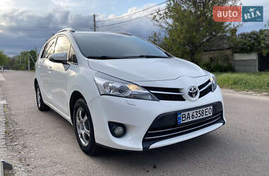 Минивэн Toyota Verso 2014 в 