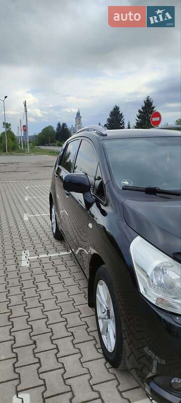 Минивэн Toyota Verso 2012 в Деражне