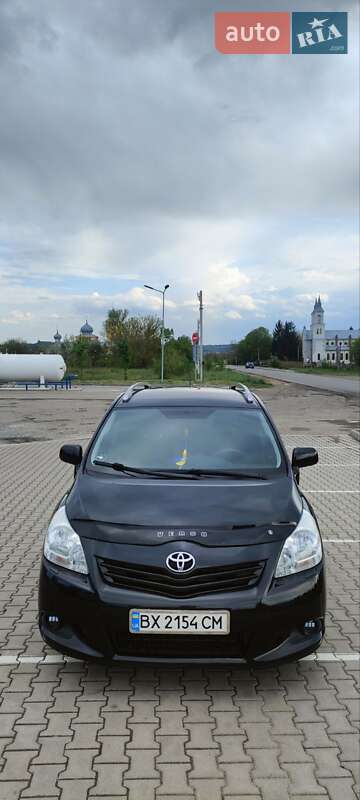 Минивэн Toyota Verso 2012 в Деражне