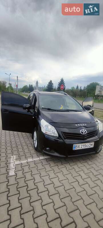 Минивэн Toyota Verso 2012 в Деражне