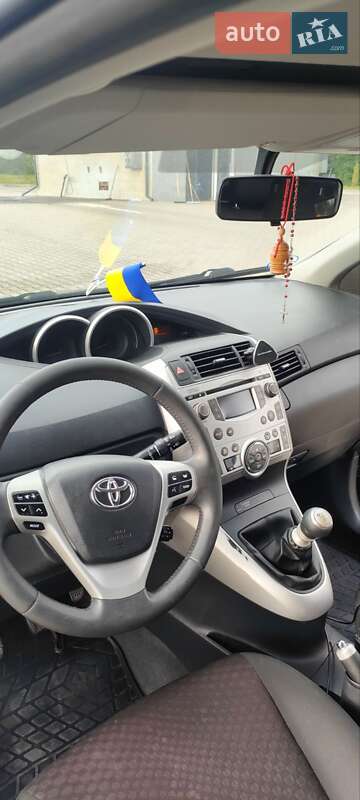 Минивэн Toyota Verso 2012 в Деражне