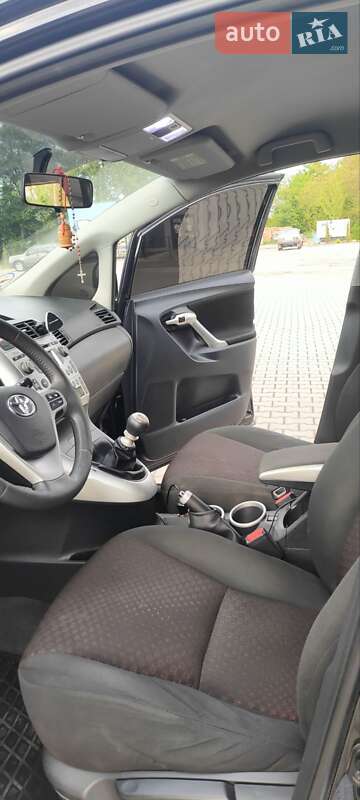 Минивэн Toyota Verso 2012 в Деражне