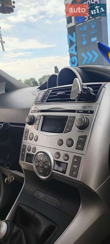 Минивэн Toyota Verso 2012 в Деражне