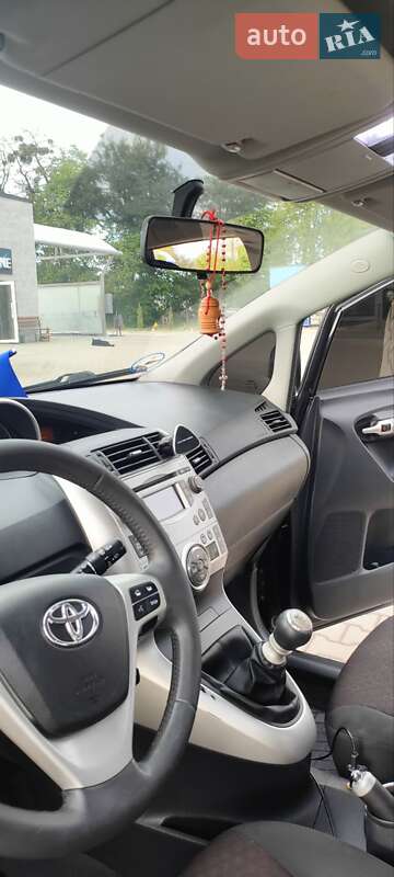 Минивэн Toyota Verso 2012 в Деражне