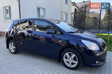 Минивэн Toyota Verso 2012 в 