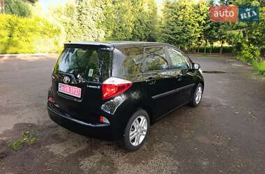 Минивэн Toyota Verso 2012 в 