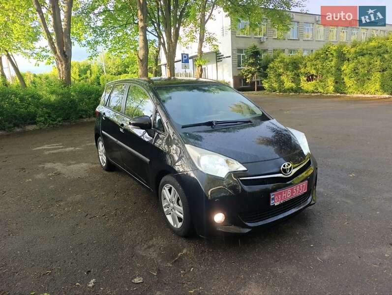 Минивэн Toyota Verso 2012 в 