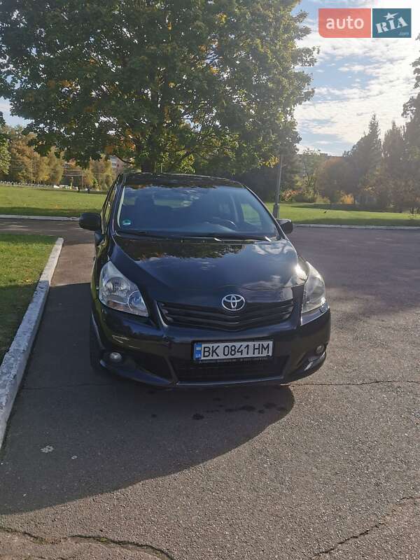 Мінівен Toyota Verso 2009 в Рівному
