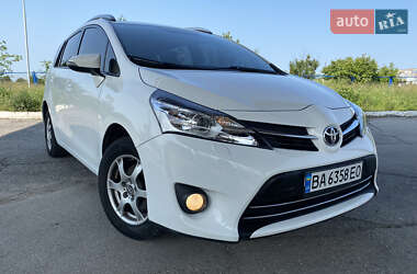 Минивэн Toyota Verso 2014 в 