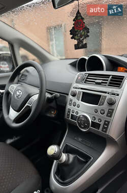 Минивэн Toyota Verso 2010 в 