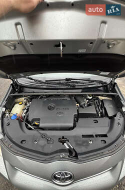 Минивэн Toyota Verso 2010 в 