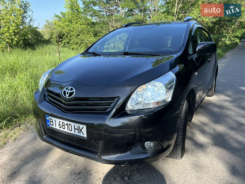 Минивэн Toyota Verso 2011 в 