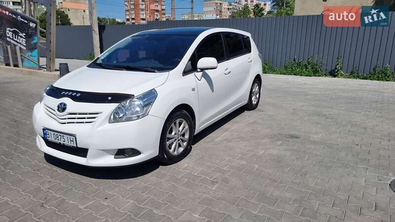 Мінівен Toyota Verso 2011 в Полтаві