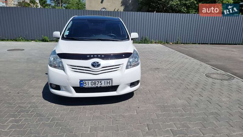 Мінівен Toyota Verso 2011 в Полтаві