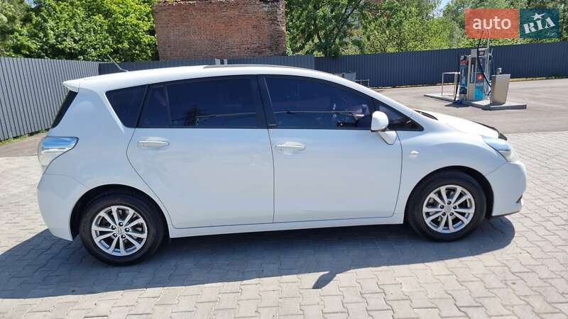 Мінівен Toyota Verso 2011 в Полтаві