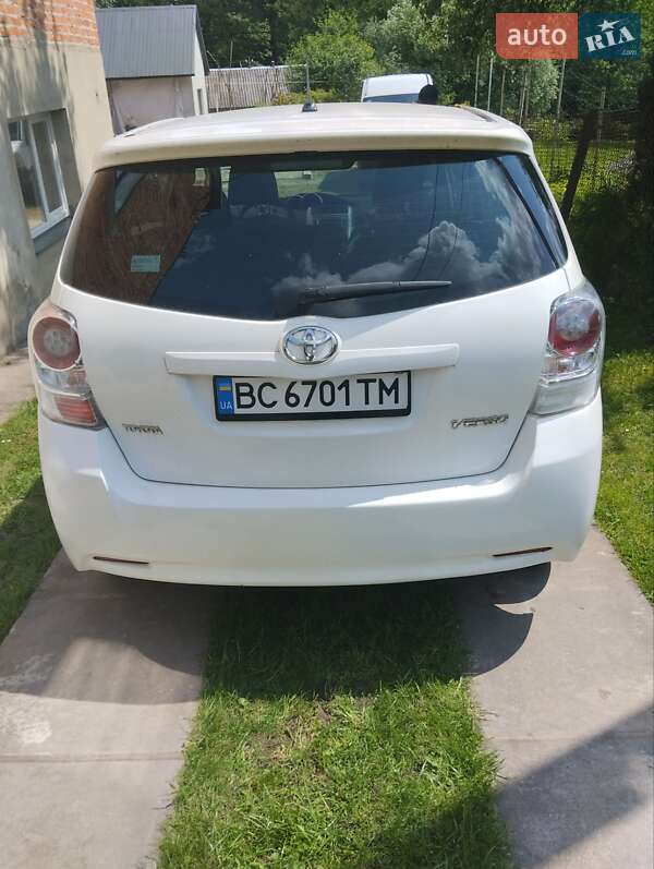 Минивэн Toyota Verso 2012 в 
