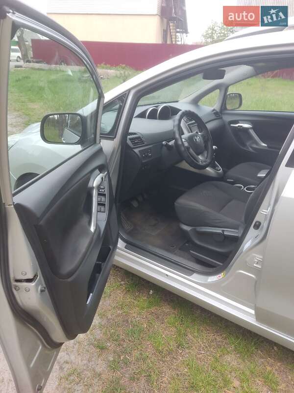 Мінівен Toyota Verso 2011 в Києві