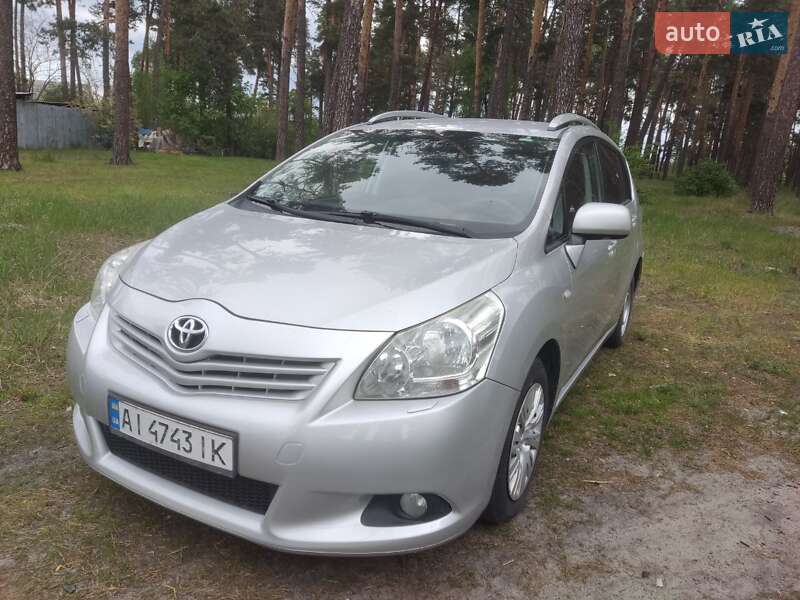 Мінівен Toyota Verso 2011 в Києві