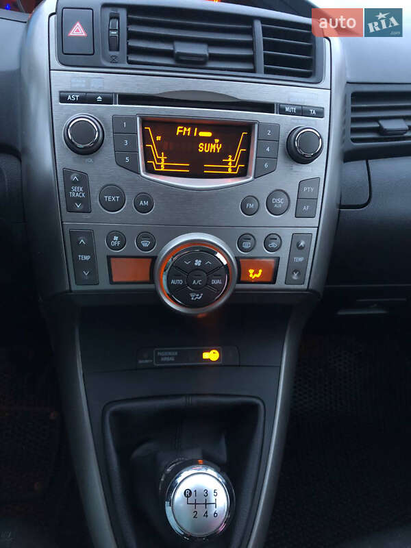 Мінівен Toyota Verso 2010 в Сумах
