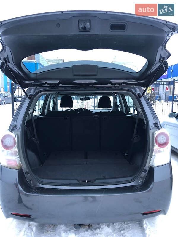 Мінівен Toyota Verso 2010 в Сумах