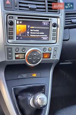 Мінівен Toyota Verso 2012 в Кривому Розі