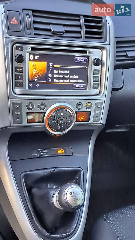 Минивэн Toyota Verso 2012 в Кривом Роге