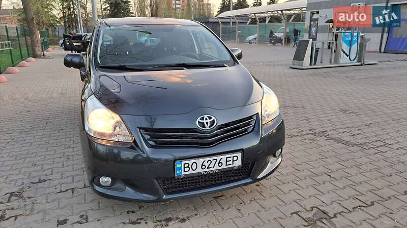 Минивэн Toyota Verso 2012 в Кривом Роге
