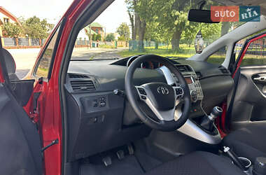 Мінівен Toyota Verso 2010 в 