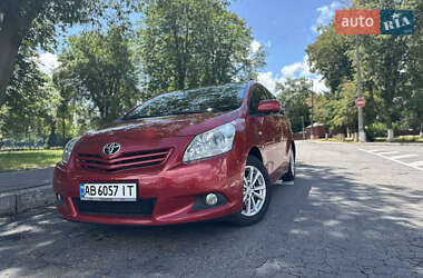 Мінівен Toyota Verso 2010 в 