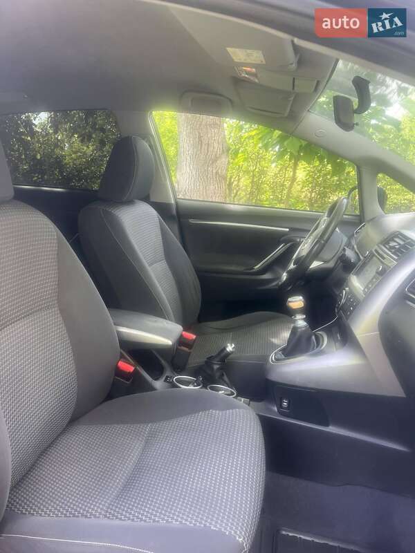 Мінівен Toyota Verso 2014 в Золочеві