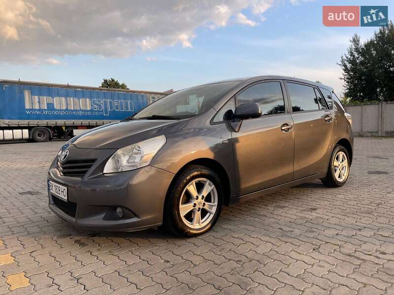 Минивэн Toyota Verso 2009 в Сарнах