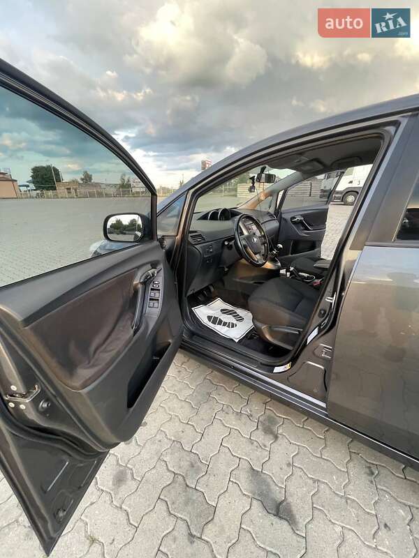 Минивэн Toyota Verso 2009 в Сарнах