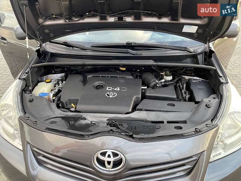 Минивэн Toyota Verso 2009 в Сарнах