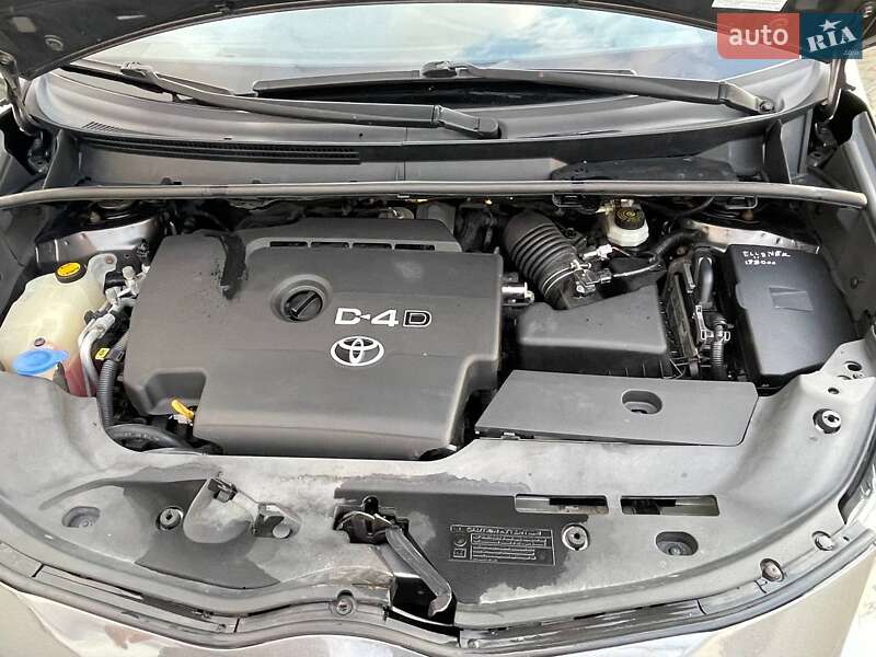 Минивэн Toyota Verso 2009 в Сарнах