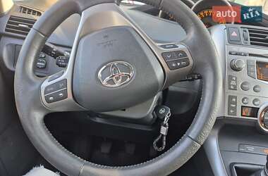 Минивэн Toyota Verso 2010 в 