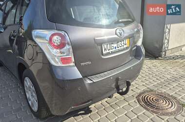 Минивэн Toyota Verso 2010 в 