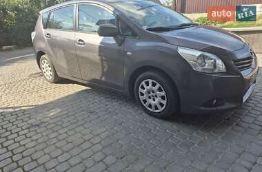 Минивэн Toyota Verso 2010 в 
