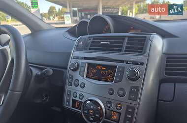 Минивэн Toyota Verso 2010 в 