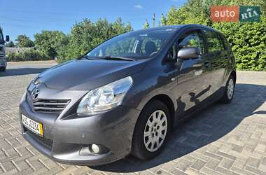 Минивэн Toyota Verso 2010 в 