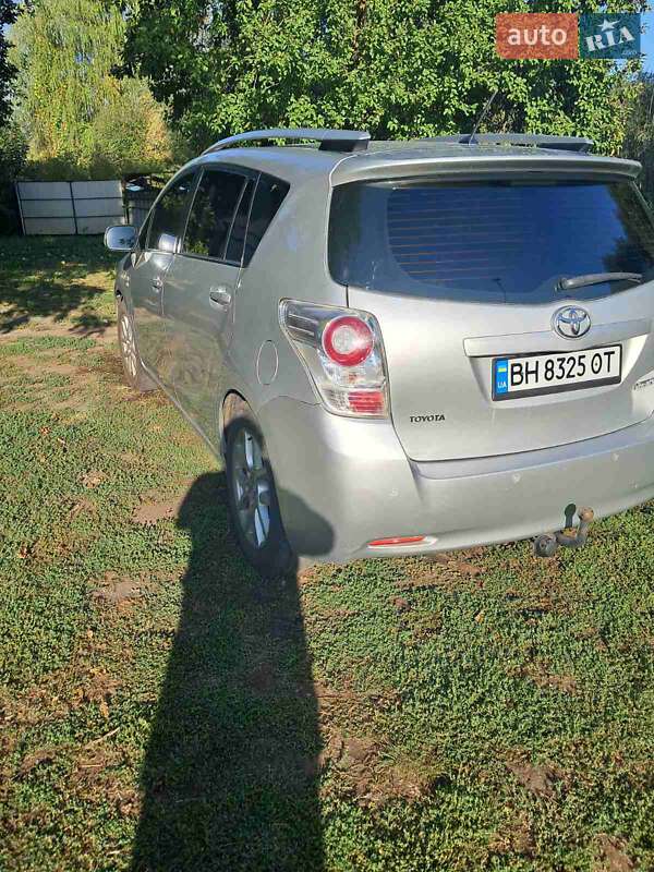 Мінівен Toyota Verso 2009 в Золотоноші