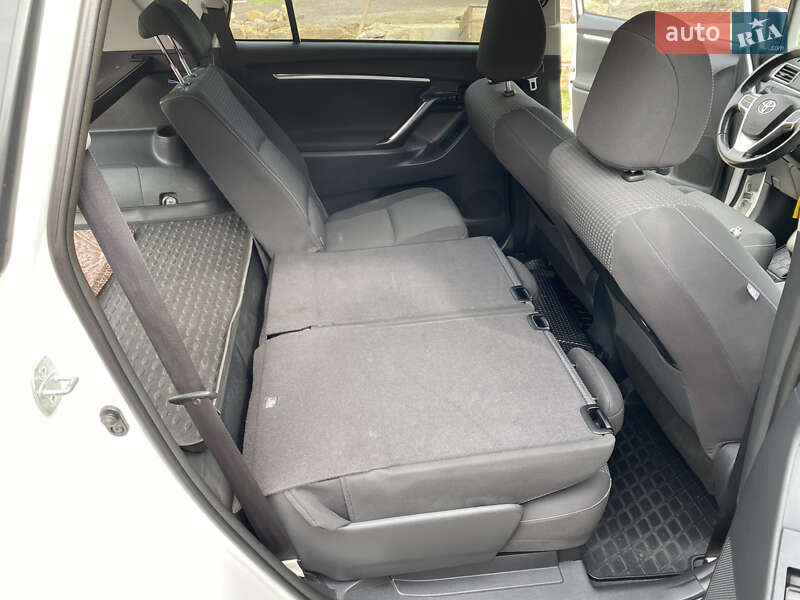 Мінівен Toyota Verso 2015 в Житомирі