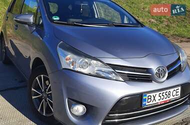 Минивэн Toyota Verso 2013 в Староконстантинове