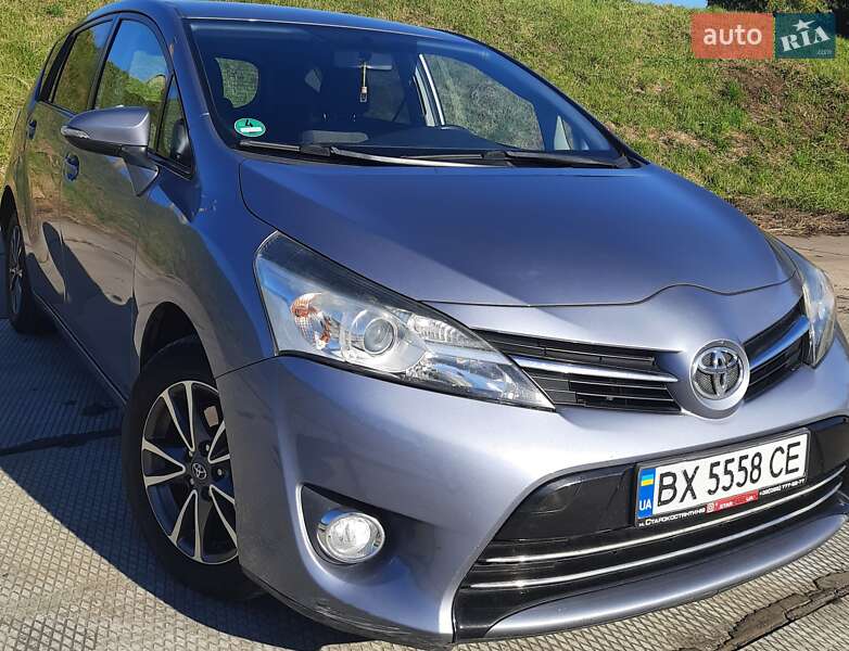Минивэн Toyota Verso 2013 в Староконстантинове