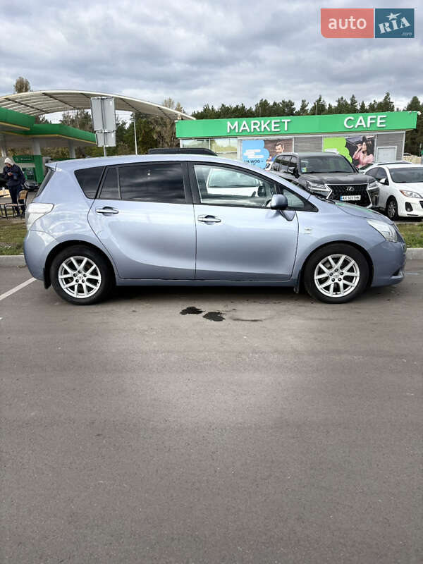 Мінівен Toyota Verso 2011 в Києві