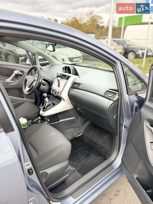 Мінівен Toyota Verso 2011 в Києві