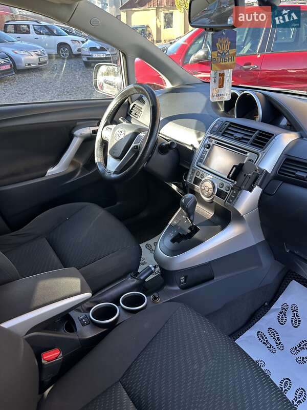 Минивэн Toyota Verso 2012 в Смеле