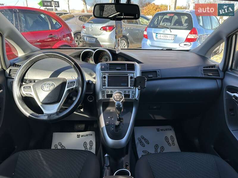 Минивэн Toyota Verso 2012 в Смеле